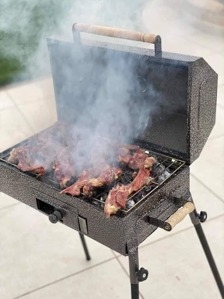 BARBECUE GRAND MODÈLE AVEC COUVERCLE