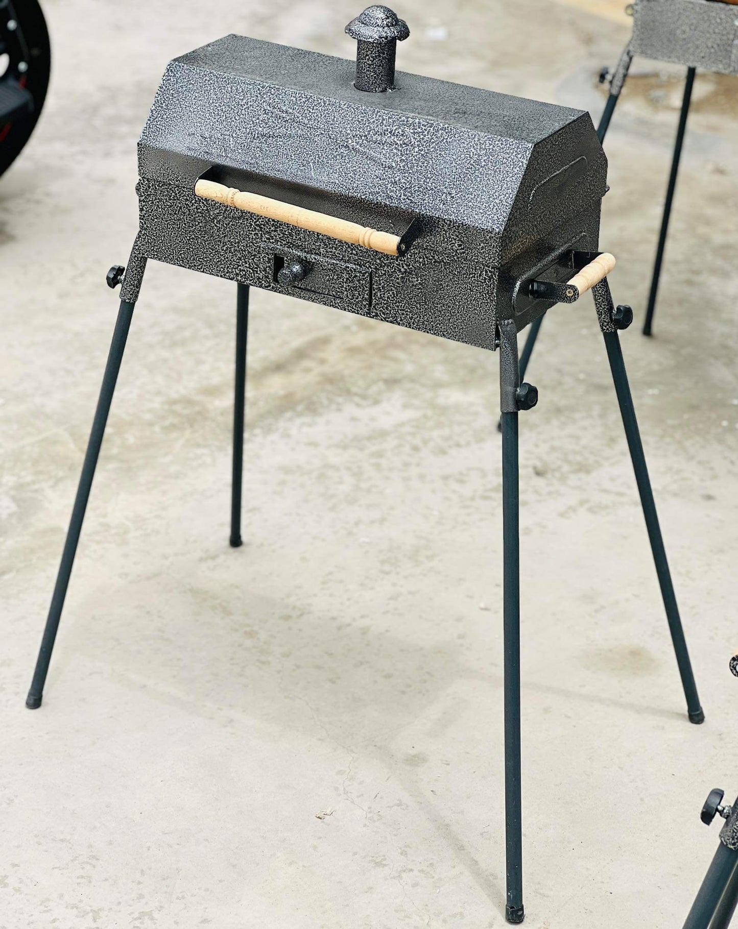 BARBECUE GRAND MODÈLE AVEC COUVERCLE