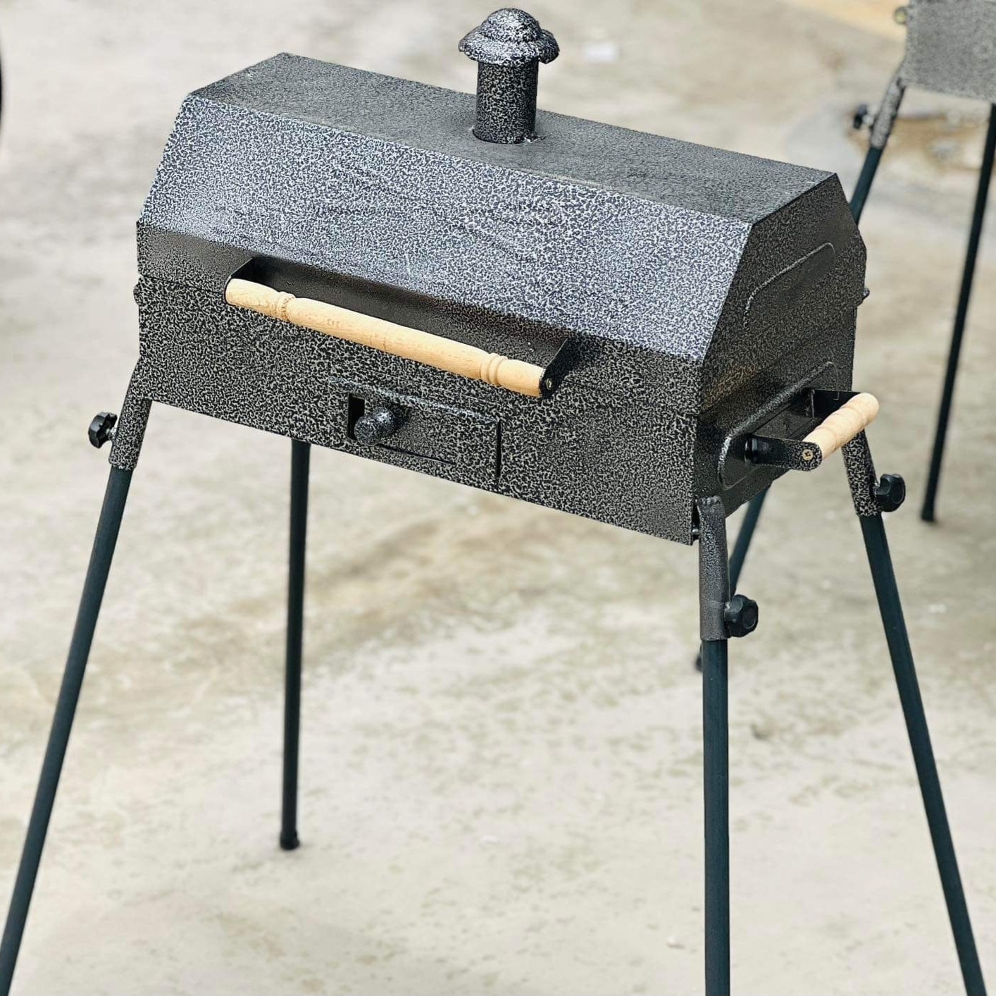 BARBECUE GRAND MODÈLE AVEC COUVERCLE