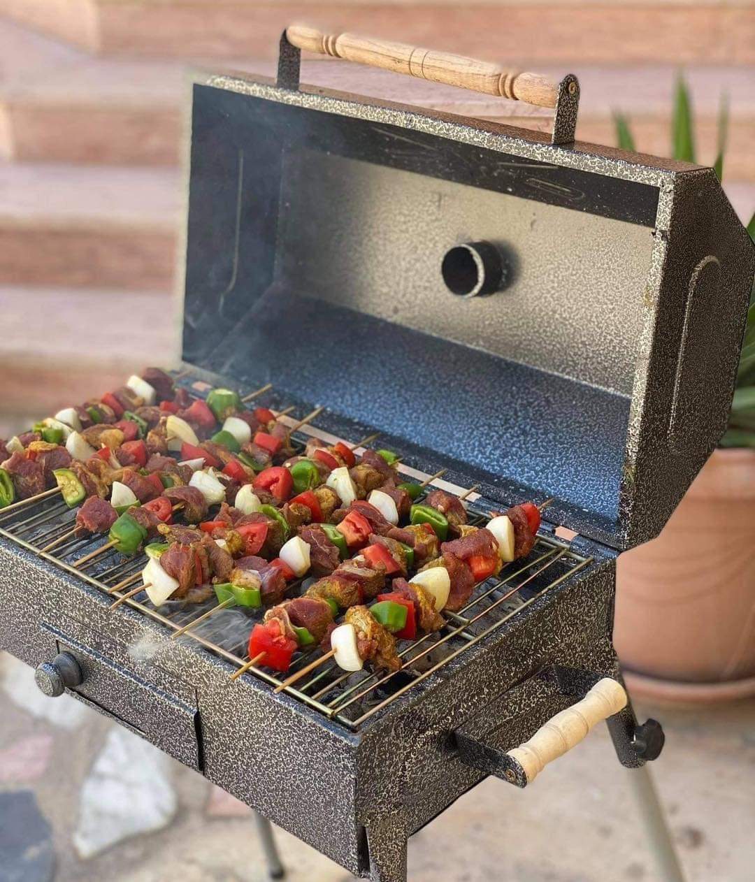 BARBECUE GRAND MODÈLE AVEC COUVERCLE